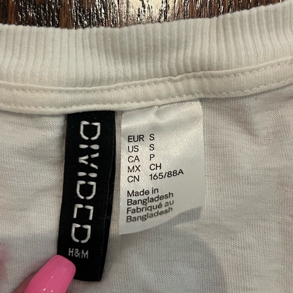 H&M tee - Picture 3 of 3